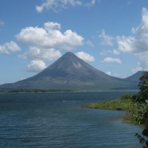 lake arenal volcano